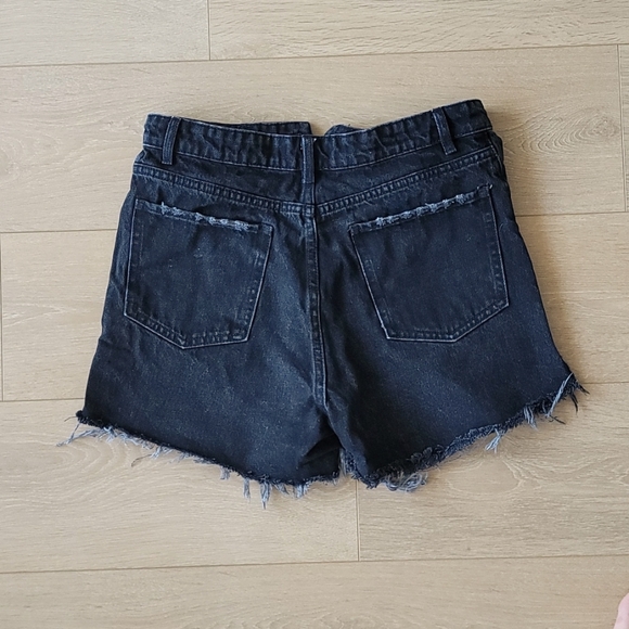 Zara Distressed Jean Short - Picture 3 of 3
